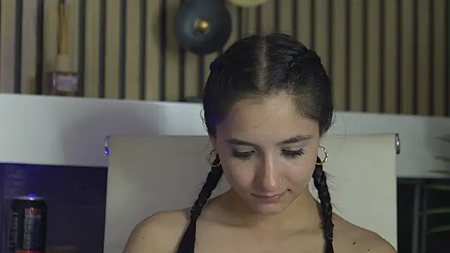Show modela CarolinaBlair na web-kameri