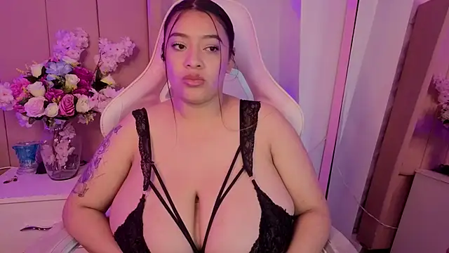 MollyBigBoobs12 Adlı Modelin Canlı XXX Sohbeti
