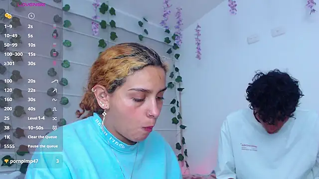 Sarabubbie's Live XXX Chat