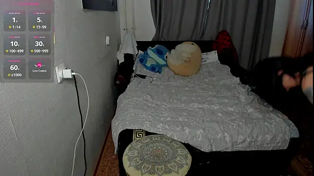 הופעת וובקאם של monica__elder