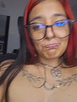 Živý XXX chat carolinerue