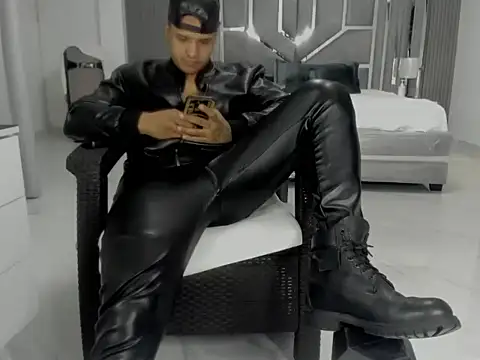 master_leather – Naživo XXX chat