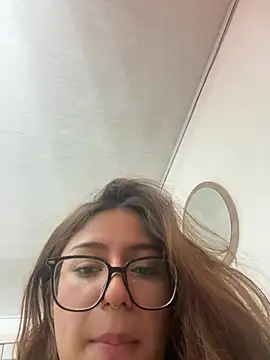 Juli____News Adlı Modelin Canlı XXX Sohbeti