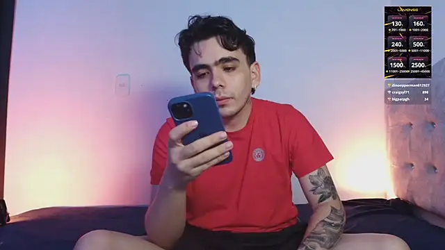 adonisZafiro Adlı Modelin Canlı XXX Sohbeti
