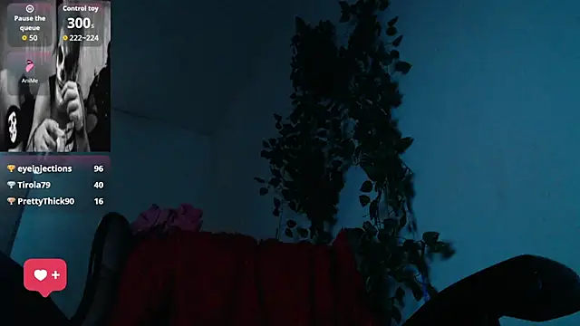 Psychobitch7: онлайн-секс-чат