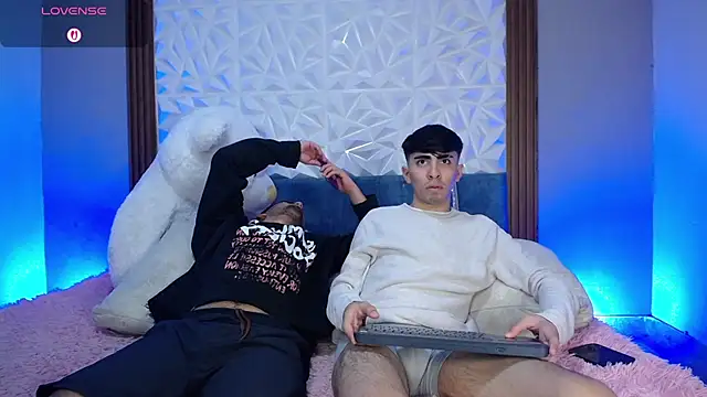 Michael_and_twinkk live XXX chat