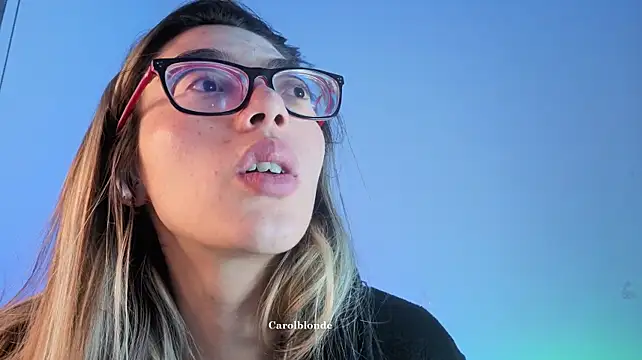 צ'אט XXX בשידור חי של Carolblonde