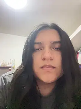 Show modela petitelatino na web-kameri