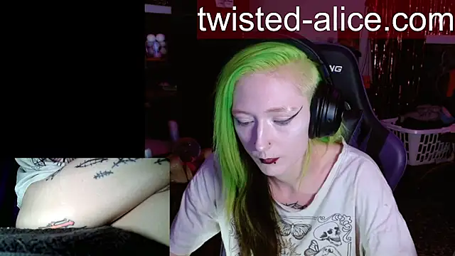 Twisted_Alice Adlı Modelin Canlı XXX Sohbeti