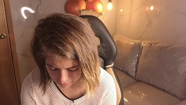 XXX chat uživo modela Kitten_Cam