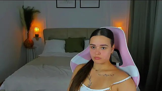 XXX chat uživo modela EvaRaider