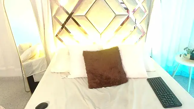 MilaMonroeX's Live XXX Chat