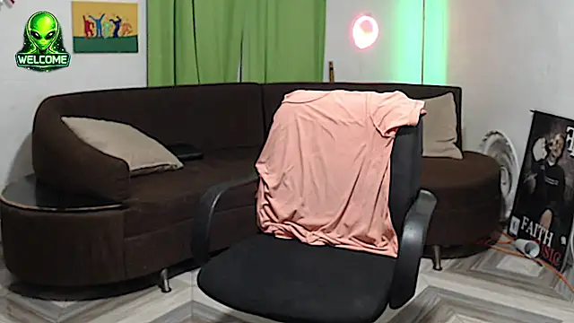 alpha_zom – webcam-show