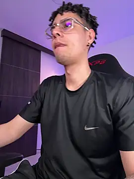 XXX chat uživo modela bigryann23