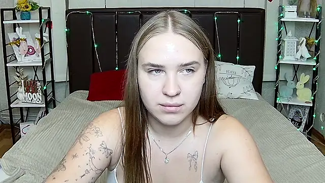 Show modela LauraHlot na web-kameri