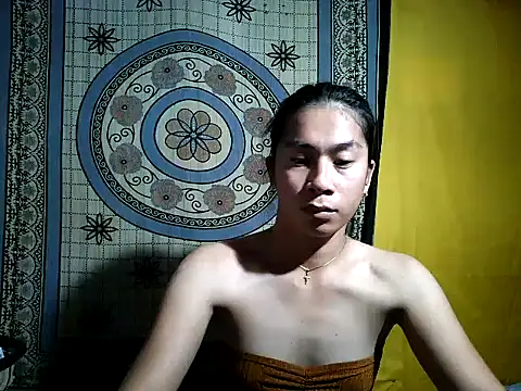 Asian_PrettyAle: διαδικτυακό σόου στην κάμερα