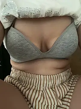 Milk_Mom99 Webcam-Show