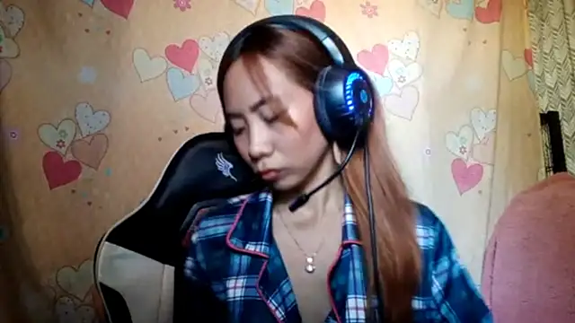 PiaSwida's Live XXX Chat