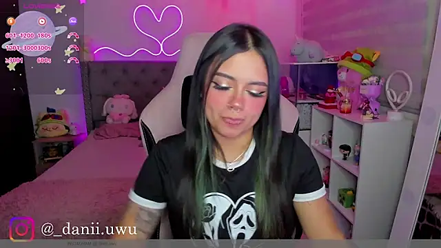 CuteDani_ Adlı Modelin Canlı XXX Sohbeti