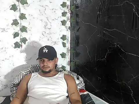 Show modela charly_27_sexy na web-kameri