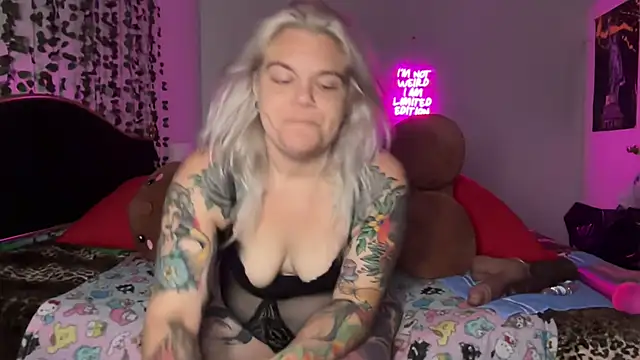 CherryBombBomb লাইভ XXX চ্যাট