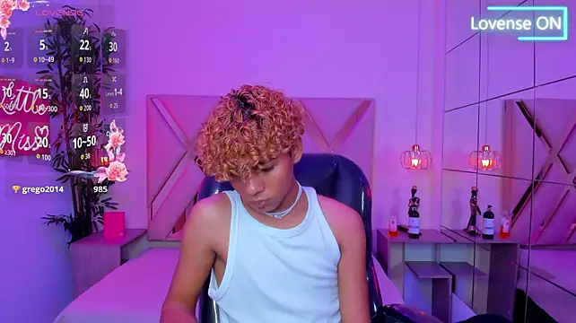 Anyelo_Twink Chat XXX in diretta