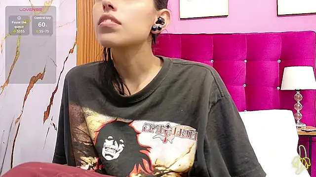 yourcuteneighbourr's Live XXX Chat