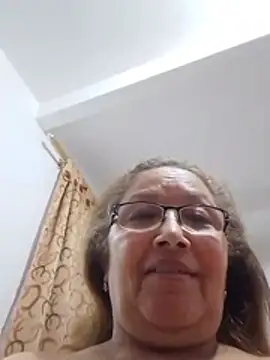 XXX chat uživo modela Cessi50