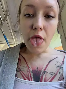 Elfi_InPublic's Live XXX Chat