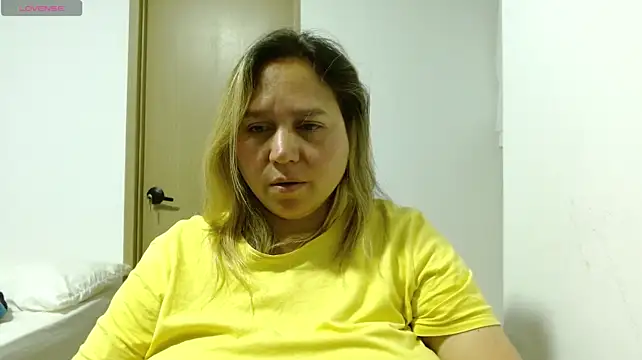 LauraReeves XXX чат на живо
