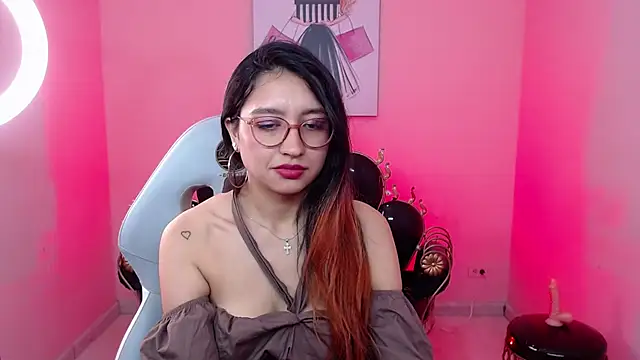 Nahomi_xxx XXX чат на живо