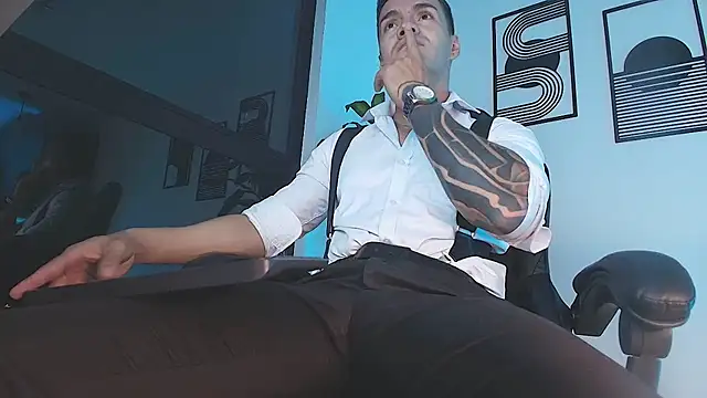 ALPHA_DOMINUS_ Show in webcam
