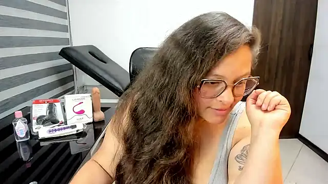 SaraThonson_ Live XXX-Chat