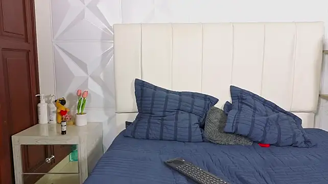 Emily_and_Sebastiannn Adlı Modelin Canlı XXX Sohbeti