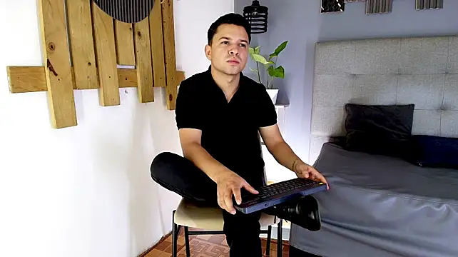 XXX chat uživo modela Hey_Noaah