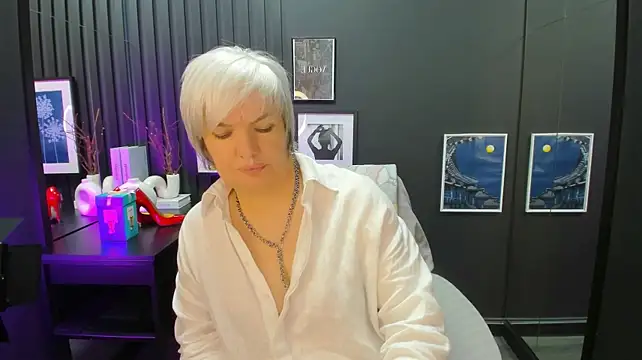 CarmenSoft Adlı Modelin Canlı XXX Sohbeti