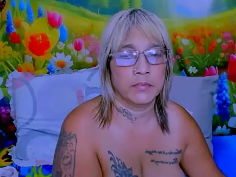 Chat +18 de indianroxy ao vivo