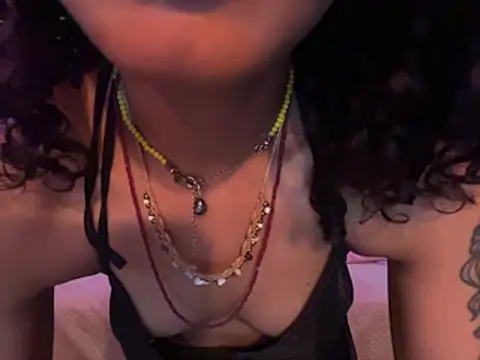 XXX chat uživo modela NoirAmina