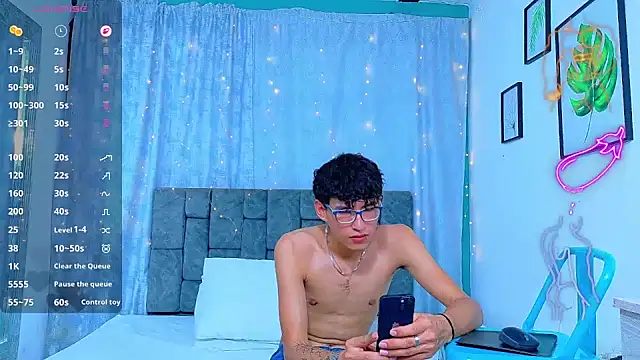 แชท XXX สดของ NicolasTorrez