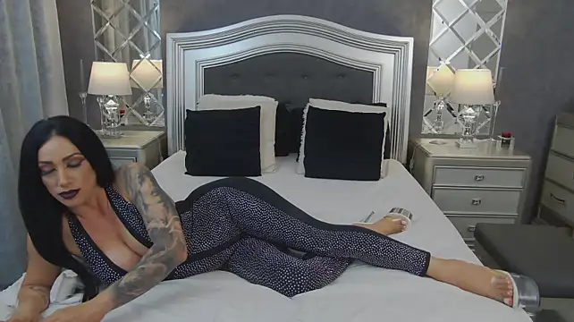 Chat +18 de MichaelaDark ao vivo