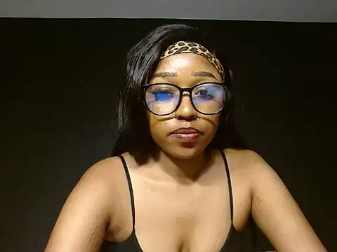 KissesByNyra Chat XXX in diretta