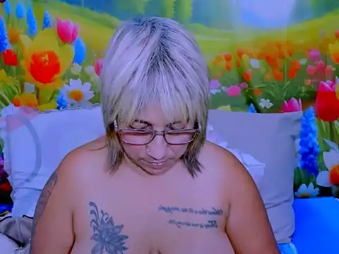 צ'אט XXX בשידור חי של indianroxy