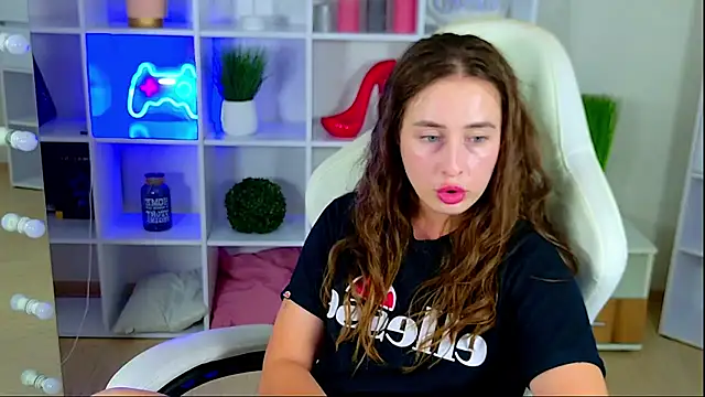 NadinnL élő XXX-chatje