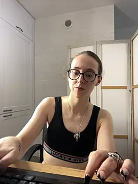 MartiniiSelenna's Live XXX Chat