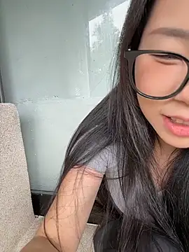 xiaozz-001's Live XXX Chat