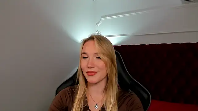 ElaraVoltage Chat XXX in diretta