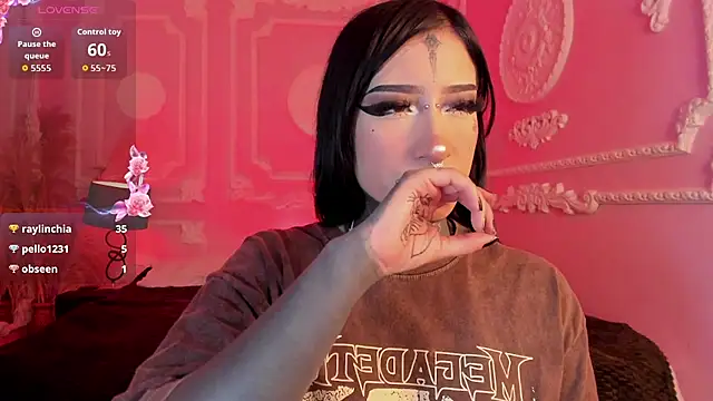 Kat_VonDe Adlı Modelin Canlı XXX Sohbeti
