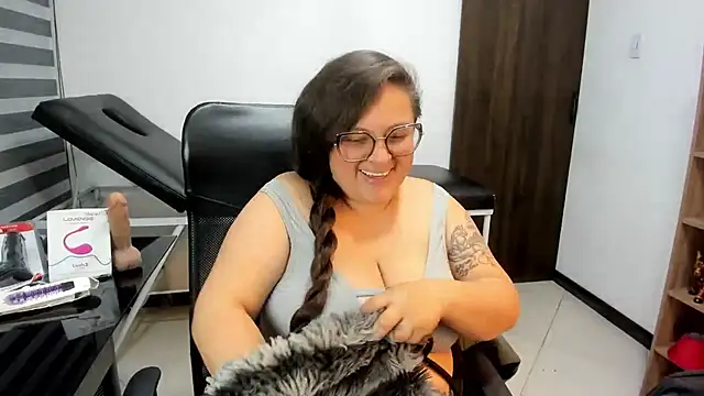 SaraThonson_ Live XXX-Chat