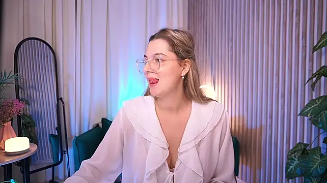 LucreciaStorm – Naživo XXX chat