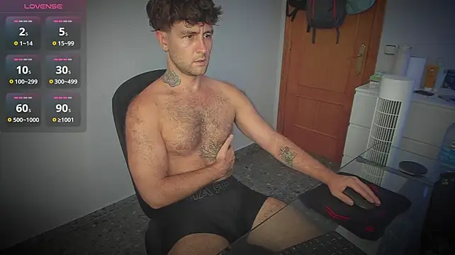 HonestAndrew live XXX chat